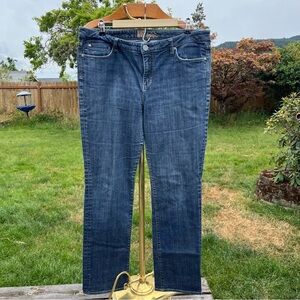 KUT FROM THE KLOTH ~ Women’s Straight Leg Mid Rise Boyfriend Denim Jean